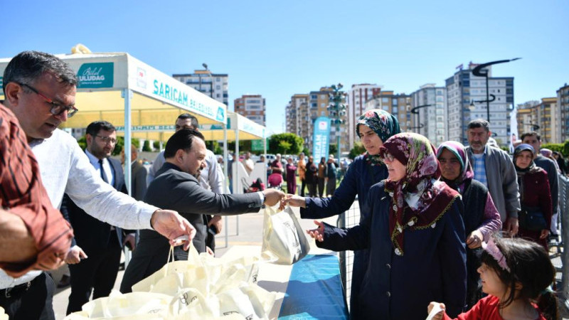 SARIÇAM BELEDİYESİ'NDEN REKOR SAYIDA FİDE DAĞITIMI