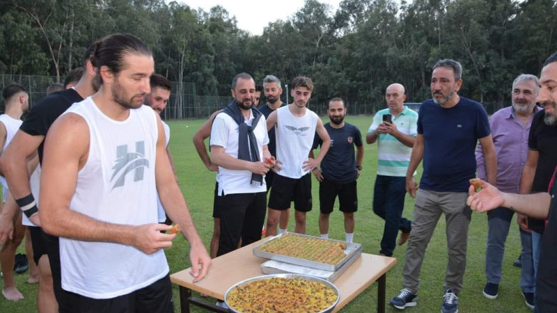 Yönetimden futbolculara tatlı ikramı