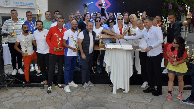Master tenisçiler Adana’da buluştular