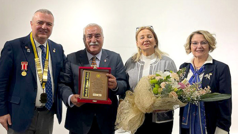 ŞANIVAR’A ROTARYANLARDAN MESLEK HİZMET ÖDÜLÜ