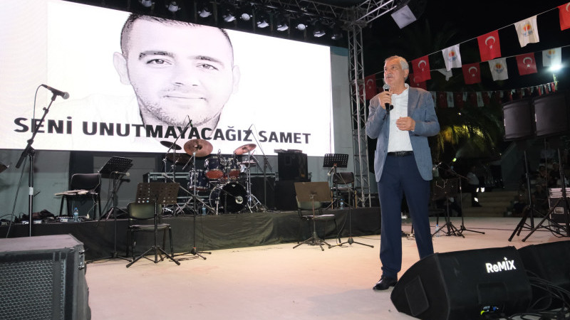 Mehmet Güdük, çok sevdiği İlkay Akkaya konseri ile anıldı