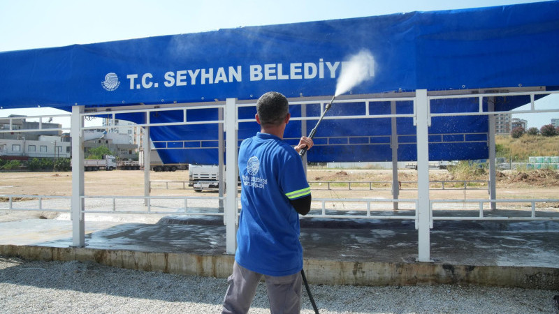 SEYHAN'DA, BAYRAM SONRASI KAPSAMLI TEMİZLİK ÇALIŞMASI