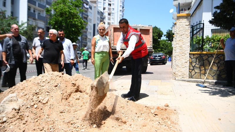 BAŞKAN KOZAY ÇİÇEK GİBİ ÇUKUROVA İÇİN ÇALIŞIYOR