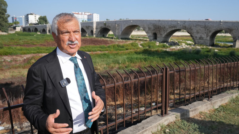 HIZLI TREN KÖPRÜSÜ İNŞAATI SEBEBİYLE DSİ, SEYHAN NEHRİ YATAĞINA SU VEREMİYOR