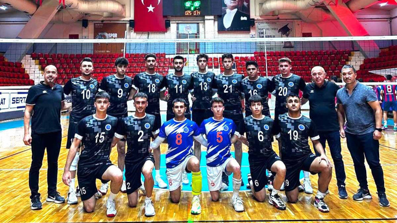 SEYHANLI ERKEK VOLEYBOLCULARDA GALİBİYET SEVİNCİ