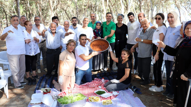 ADANA HUZUREVİNDE DÜNYA YAŞLILAR GÜNÜ COŞKUYLA KUTLANDI