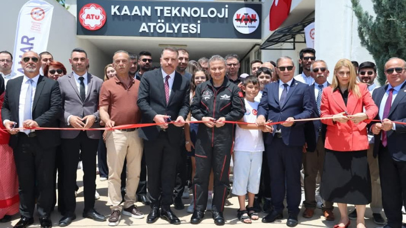 GEZERAVCI, KAAN TEKNOLOJİ KULÜBÜ’NÜN YENİ ATÖLYE AÇILIŞINA KATILDI
