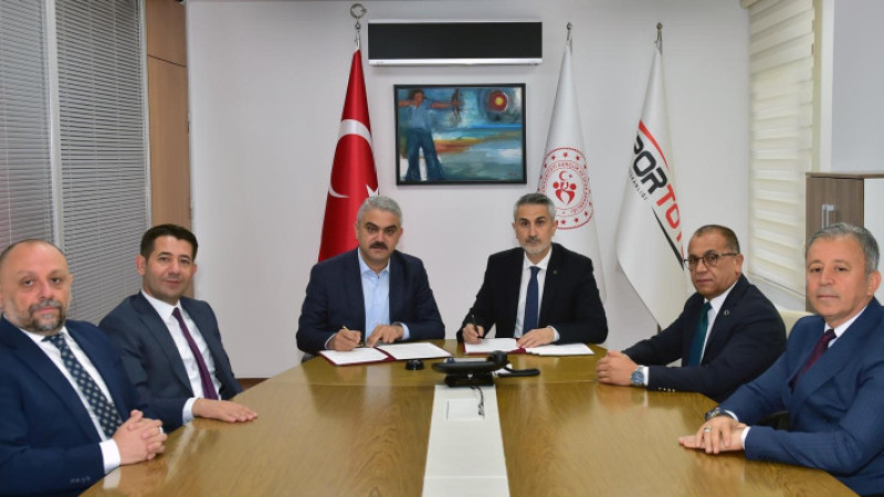 POZANTI’YA GENÇLİK MERKEZİ VE 4 HALI SAHA YAPILACAK