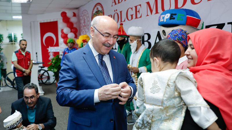 ADANA’DA GELENEKSEL “SÜNNET ŞÖLENİ” DÜZENLENDİ