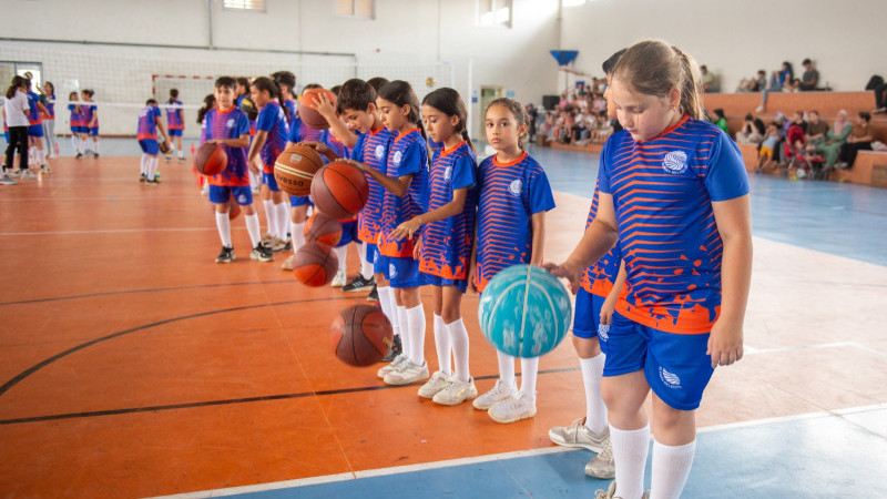 SEYHAN BELEDİYESİ’NDEN BİNLERCE ÇOCUĞA SPOR YAPMA İMKANI