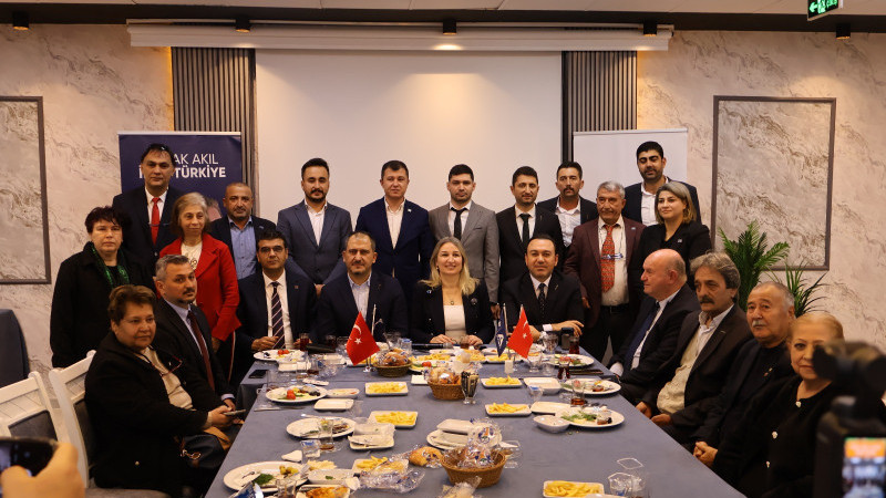 ANAHTAR PARTİ GENEL MERKEZ YÖNETİMİ ADANA’DA BASINLA BULUŞTU