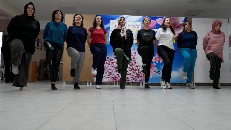 ÇUKUROVA BELEDİYESİ’NDEN KADINLARA HALK OYUNLARI KURSU