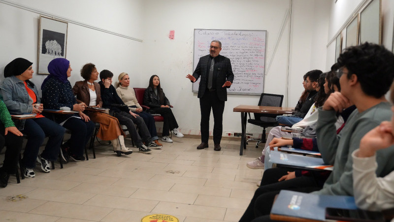 ÇUKUROVA’DA TİYATRO KURSUNA YOĞUN İLGİ