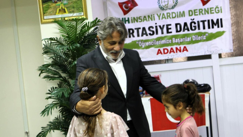 ADANA İHH'DAN 1.200 ÖĞRENCİYE KIRTASİYE YARDIMI!
