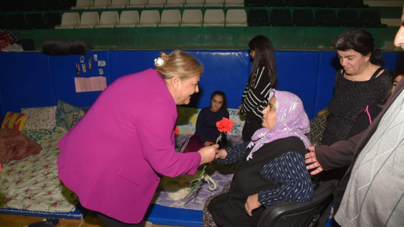 Başkan Hülya Erdem, kadınları unutmadı