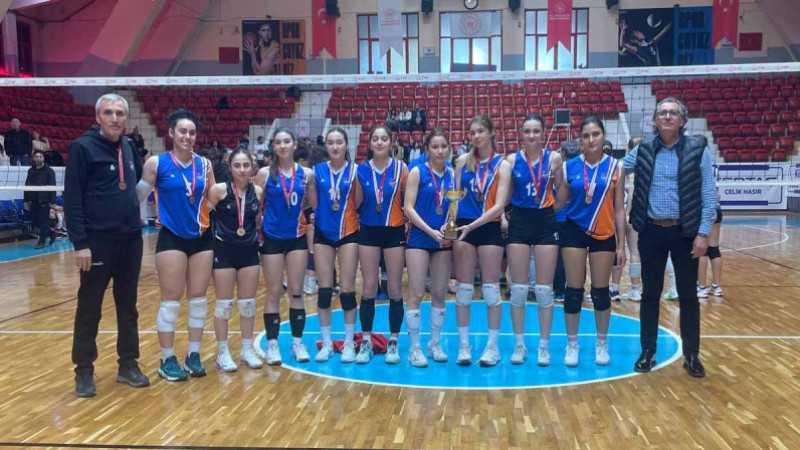 BÜYÜKŞEHİR GENÇ KADINLAR VOLEYBOL TAKIMI ADANA ŞAMPİYONU OLDU