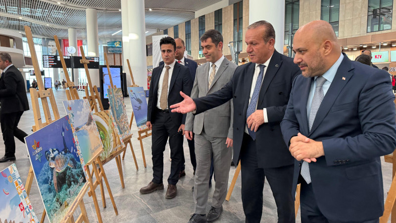 HAVALİMANINDAKİ RESİM SERGİSİ BEĞENİ TOPLADI