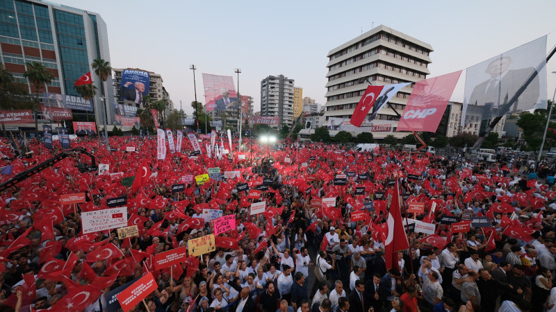 ADANA SEL OLDU, KARALAR'A SAHİP ÇIKMAKİÇİN MEYDANA KOŞTU