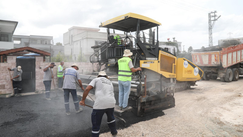 YÜREĞİR’DE ASFALT ÇALIŞMALARI ARALIKSIZ SÜRÜYOR