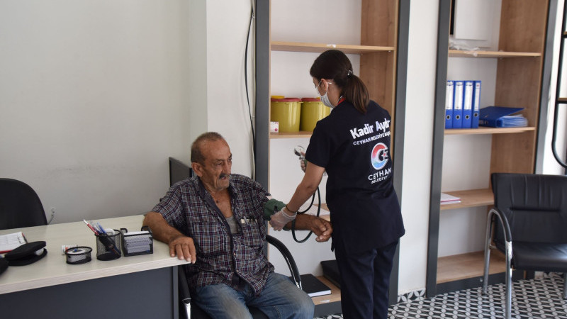 CEYHAN’DA SAĞLIK HİZMETLERİ VATANDAŞIN YÜZÜNÜ GÜLDÜRÜYOR