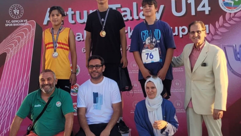 LOĞOĞLU’NDAN MADALYA YAĞMURU İLE DÖNEN SPORCULARA TEBRİK