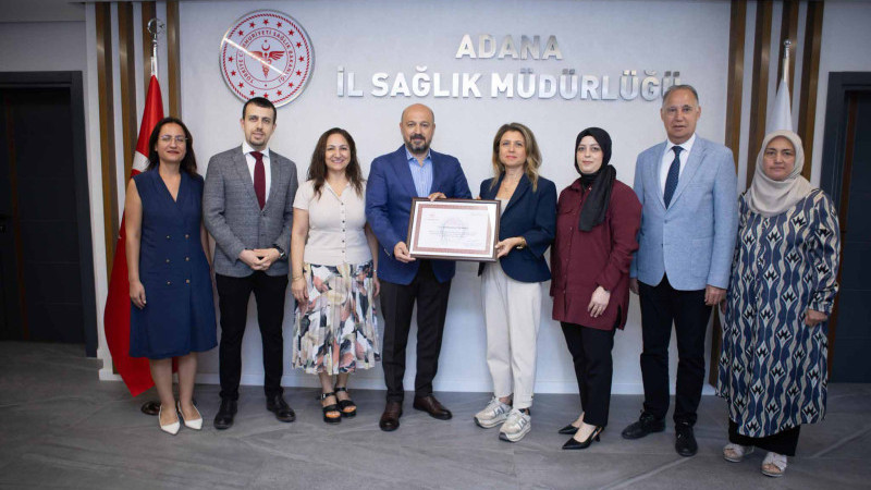 NACAR'DAN ANNE DOSTU HASTANELERE PLAKET