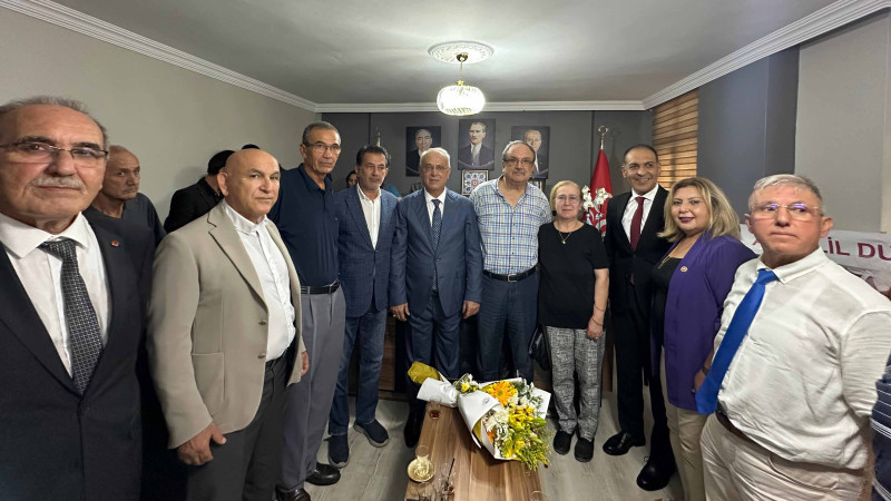 MHP CEYHAN'DA BAYRAK DEĞİŞİMİ