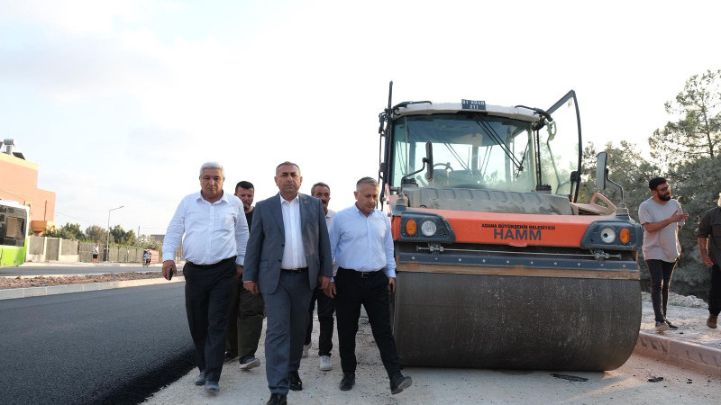GEÇER, BURUK TOKİ’DE SÜREN ASFALTLAMA ÇALIŞMALARINI DENETLEDİ