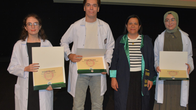 DOKTOR ADAYLARI BEYAZ ÖNLÜKLERİNİ GİYDİ
