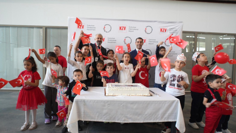 ÇUKUROVA ULUSLARARASI HAVALİMANI CUMHURİYETİMİZİN 102. YILINI ÇOCUKLARLA KUTLADI