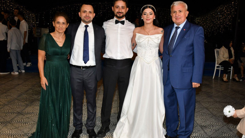 İŞ VE SİYASET DÜNYASINI BULUŞTURAN DÜĞÜN