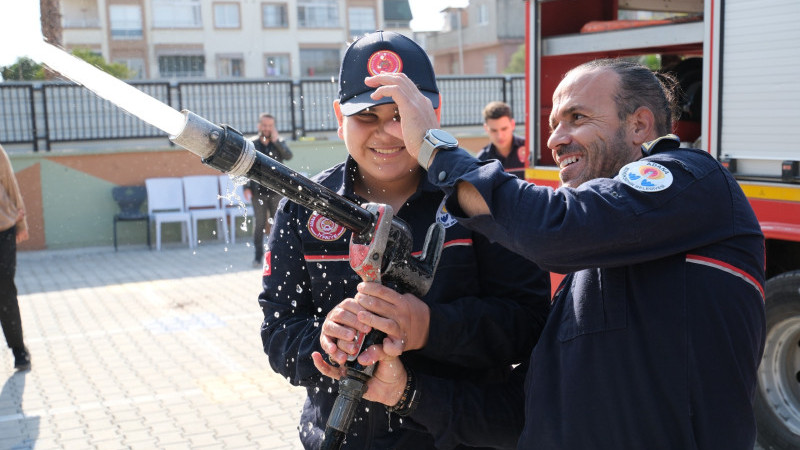 Özel gereksinimli Ahmet bir günlüğüne itfaiye eri oldu