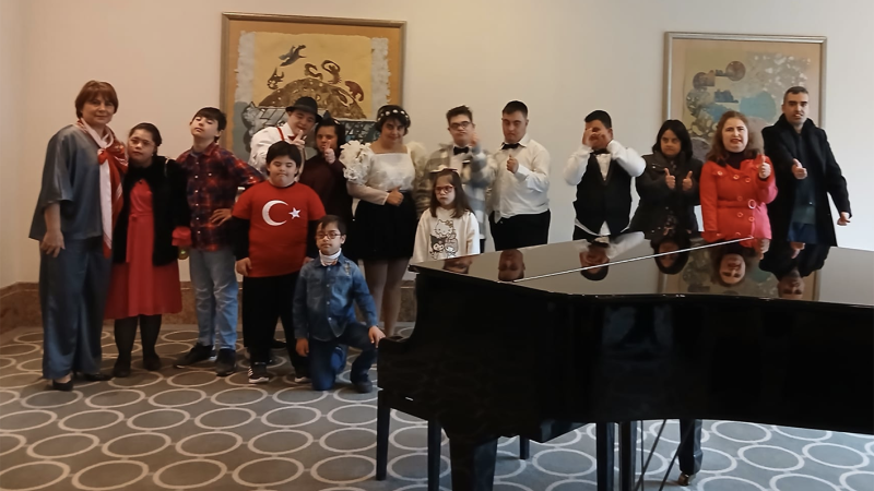 YÜZÜCÜ DİLA'YA TEŞVİK ÖDÜLÜ