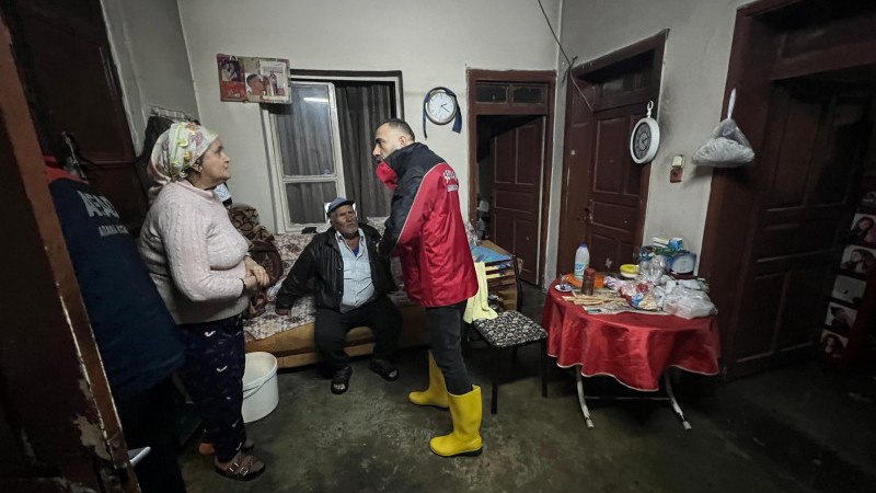 SEYHAN BELEDİYESİ YOĞUN YAĞIŞLARA KARŞI TEYAKKUZDA