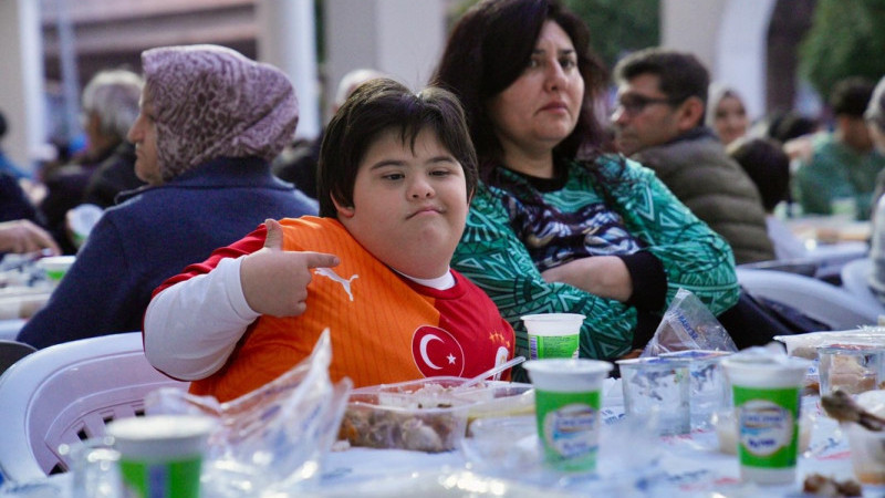 SEYHAN’DA RAMAZAN SOFRASI ÖZEL MİSAFİRLERİ AĞIRLADI