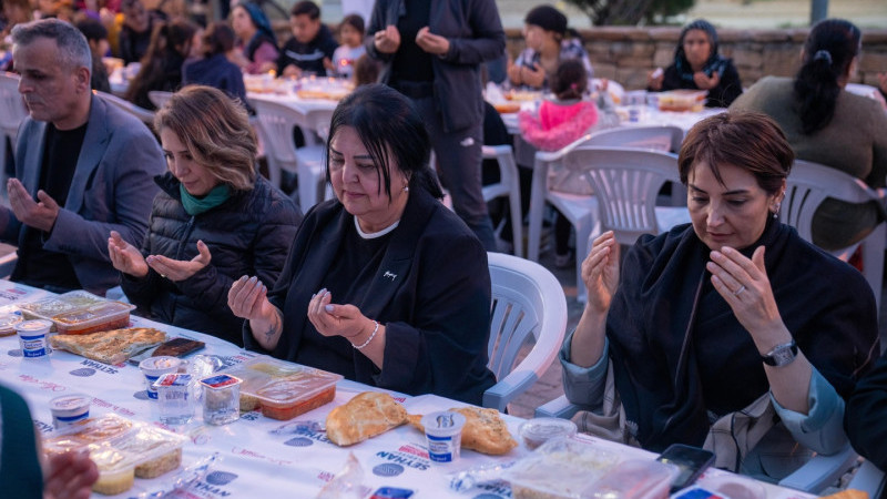 YEŞİLYUVA MAHALLESİ’NDE GÖNÜLLERİ BULUŞTURAN İFTAR
