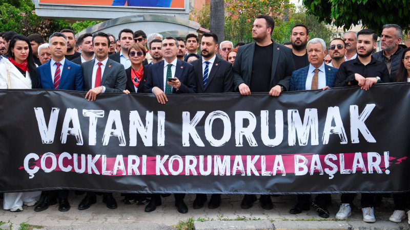 CHP ADANA İL BAŞKANLIĞI MİLLİ EĞİTİM MÜDÜRLÜĞÜNE YÜRÜDÜ