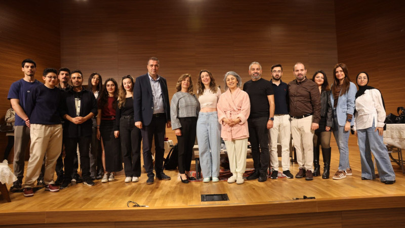 “Demans Pratiği” Tiyatro Oyunu Adana’da Sahnelendi