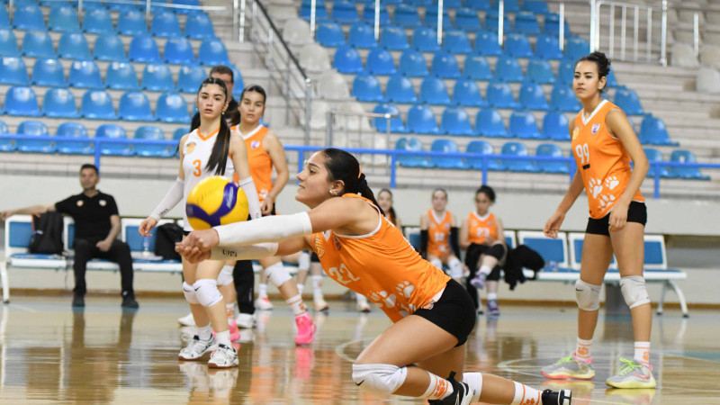 VOLGEMLİ KIZLAR NET GALİBİYETLE SALONDAN AYRILDI