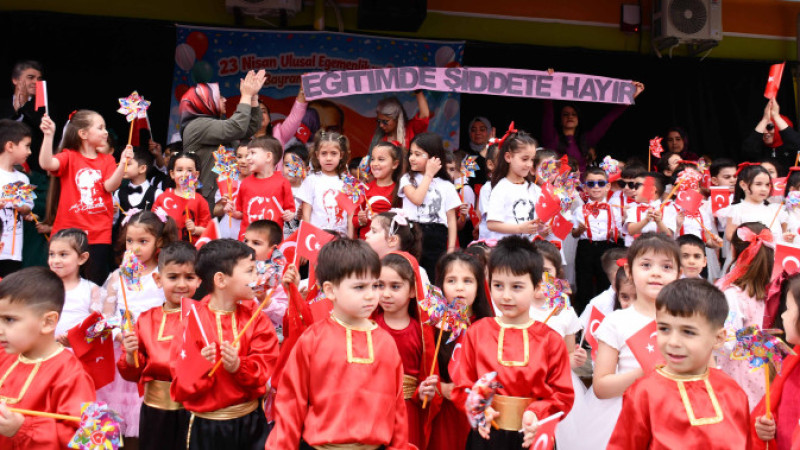 MİNİK KALPLERDEN ANLAMLI MESAJ: “EĞİTİMDE ŞİDDETE HAYIR”