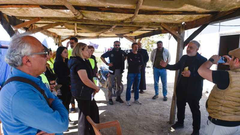 SEYHAN BELEDİYESİ’NDEN MEVSİMLİK TARIM İŞÇİLERİNE YERİNDE DESTEK