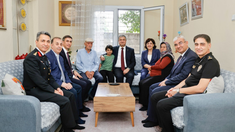 VALİ MUSTAFA YAVUZ ŞEHİT AİLELERİNE BAYRAM ZİYARETİNDE BULUNDU