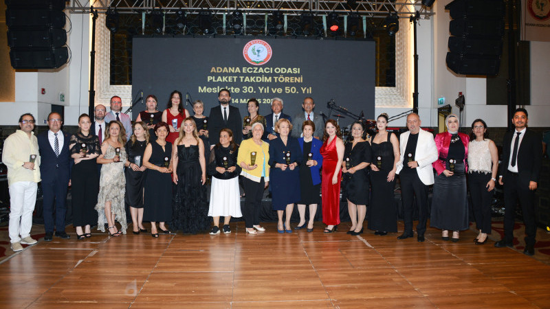 MESLEĞİNDE 30 VE 50 YILLIK DUAYEN ECZACILARA PLAKET!