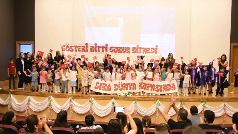 MİNİK YÜREKLERDEN MİLLİ TAKIMA ANLAMLI DESTEK