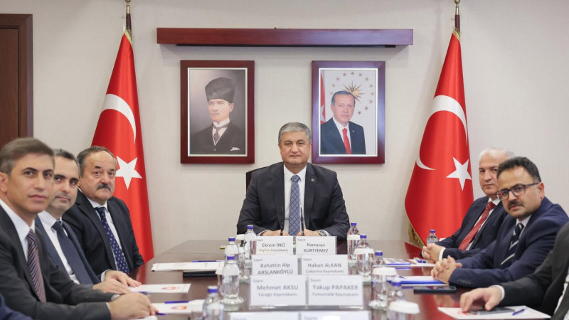 VALİ MUSTAFA YAVUZ 15 İLÇE KAYMAKAMI İLE BİR ARAYA GELDİ