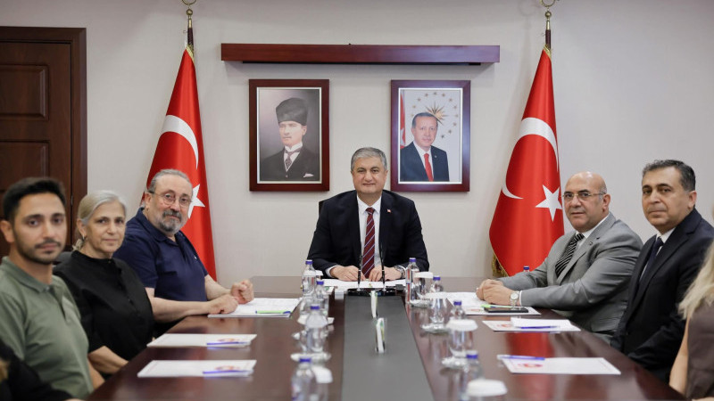 YÜREĞİR’DEKİ YENİ EĞİTİM YUVASINA “SERHAT KAVİ ANAOKULU” İSMİ VERİLDİ
