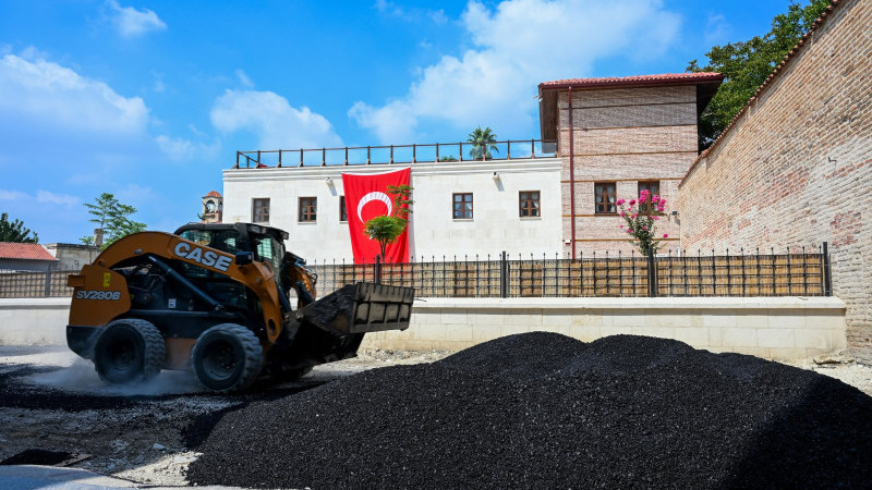 SEYHAN BELEDİYESİ'NDEN ULUCAMİ MAHALLESİ'NDE ASFALT MESAİSİ