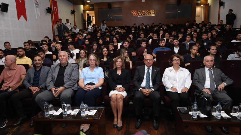 Sütcü, gençlere sanayi sektörünün fırsatlarını anlattı